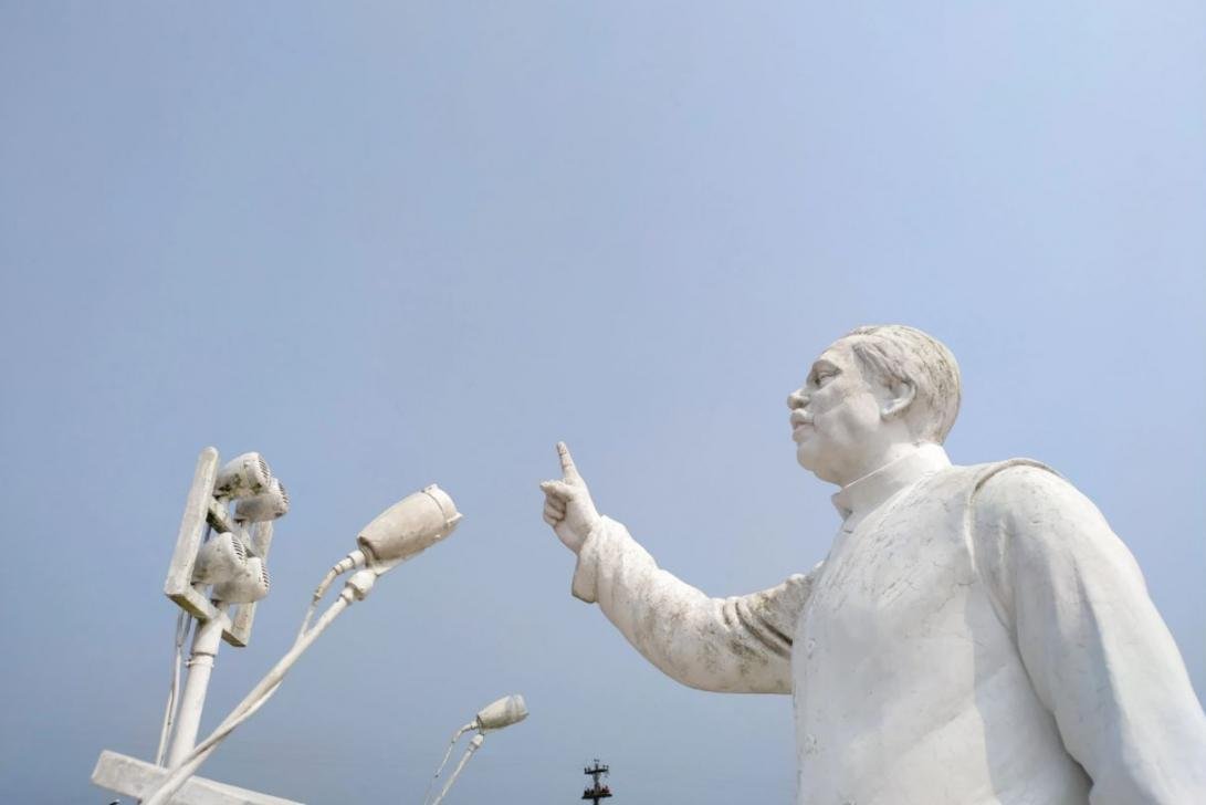 মেহেরপুরের মুজিবনগরে বঙ্গবন্ধু শেখ মুজিবুর রহমানের ভাস্কর্য। ছবি: প্রথম আলোর সৌজন্যে