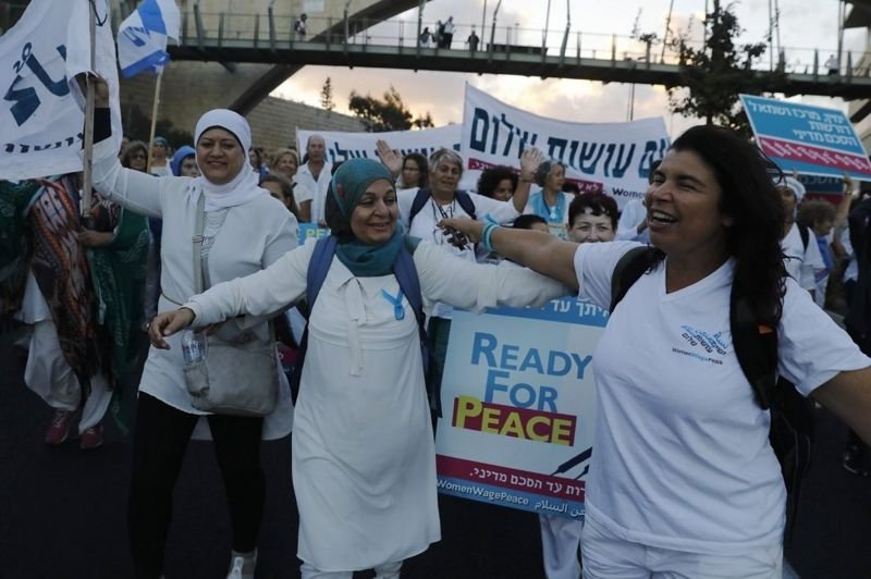 শান্তির দাবিতে ইসরায়েলি এবং ফিলিস্তিনি নারীদের যৌথ মিছিল